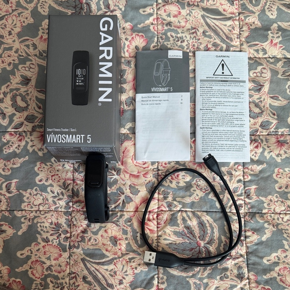 NEW IN BOX/Garmin Vivosmart 5 in Black with 20" Charging Cable/NEVER WORN...